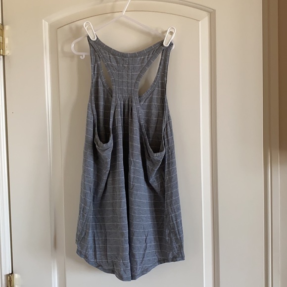 GUC Lululemon Grey striped pleated tank size 8 - Picture 3 of 6